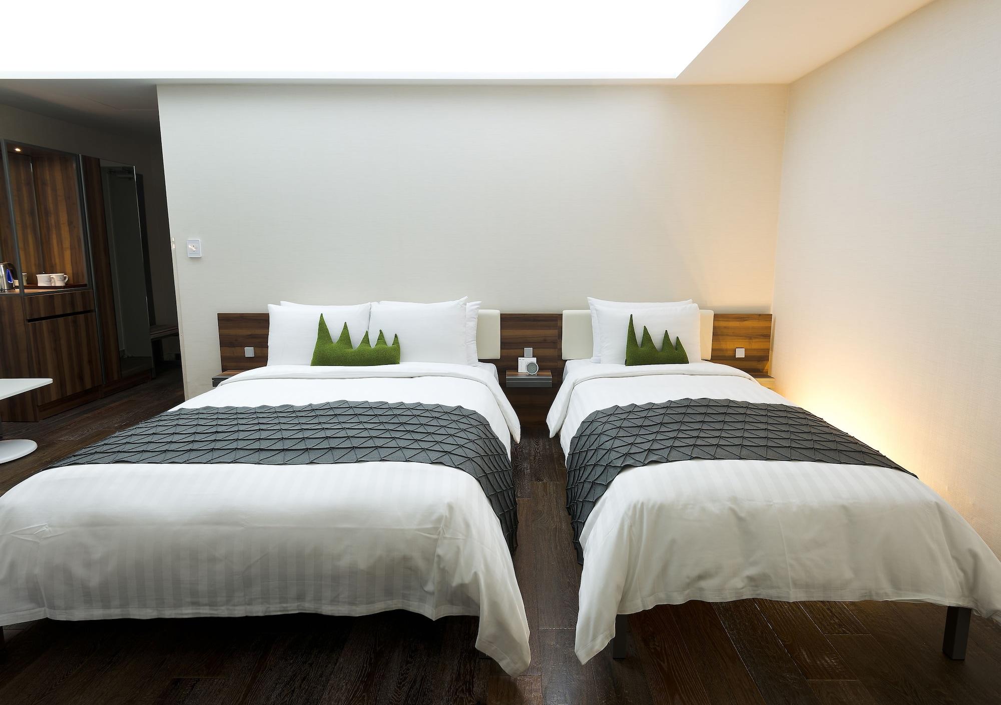 Metro Hotel Myeongdong Seoul Bagian luar foto