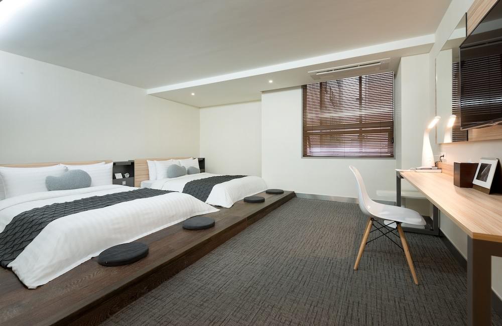 Metro Hotel Myeongdong Seoul Bagian luar foto