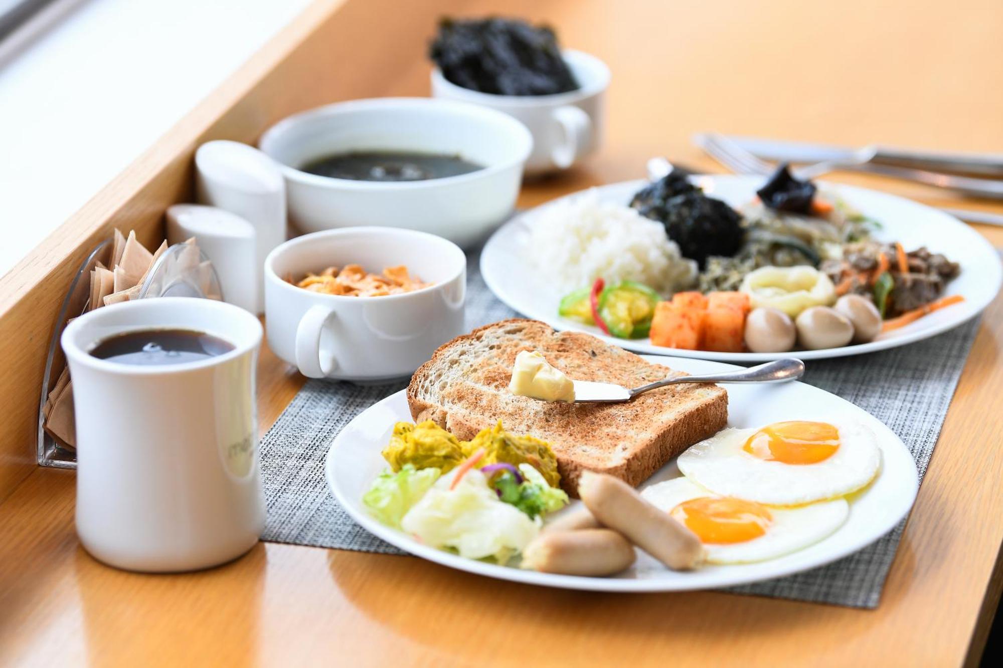 Metro Hotel Myeongdong Seoul Bagian luar foto