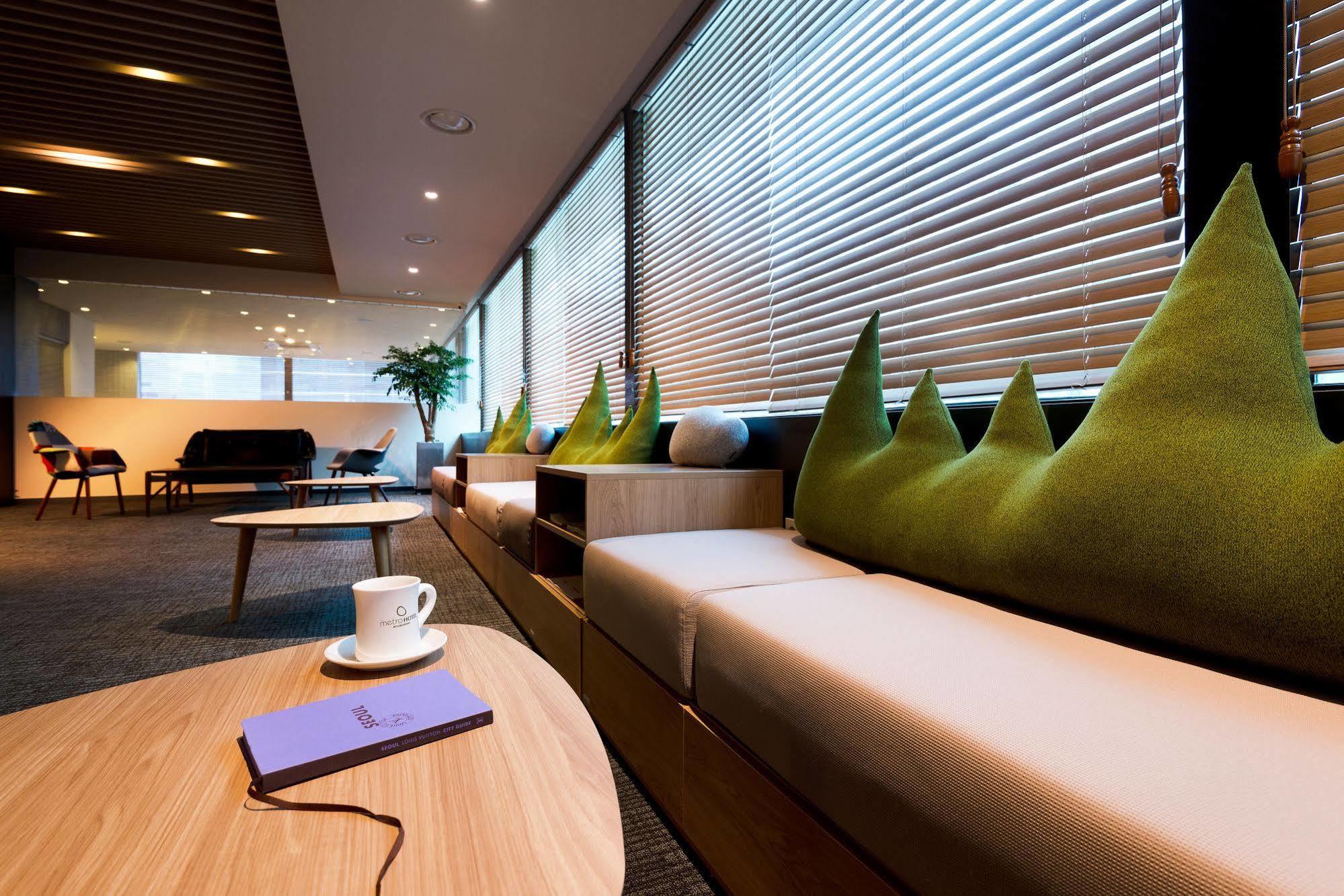 Metro Hotel Myeongdong Seoul Bagian luar foto