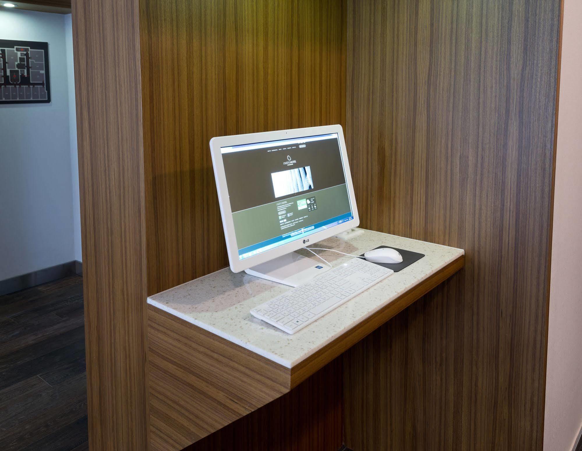 Metro Hotel Myeongdong Seoul Bagian luar foto