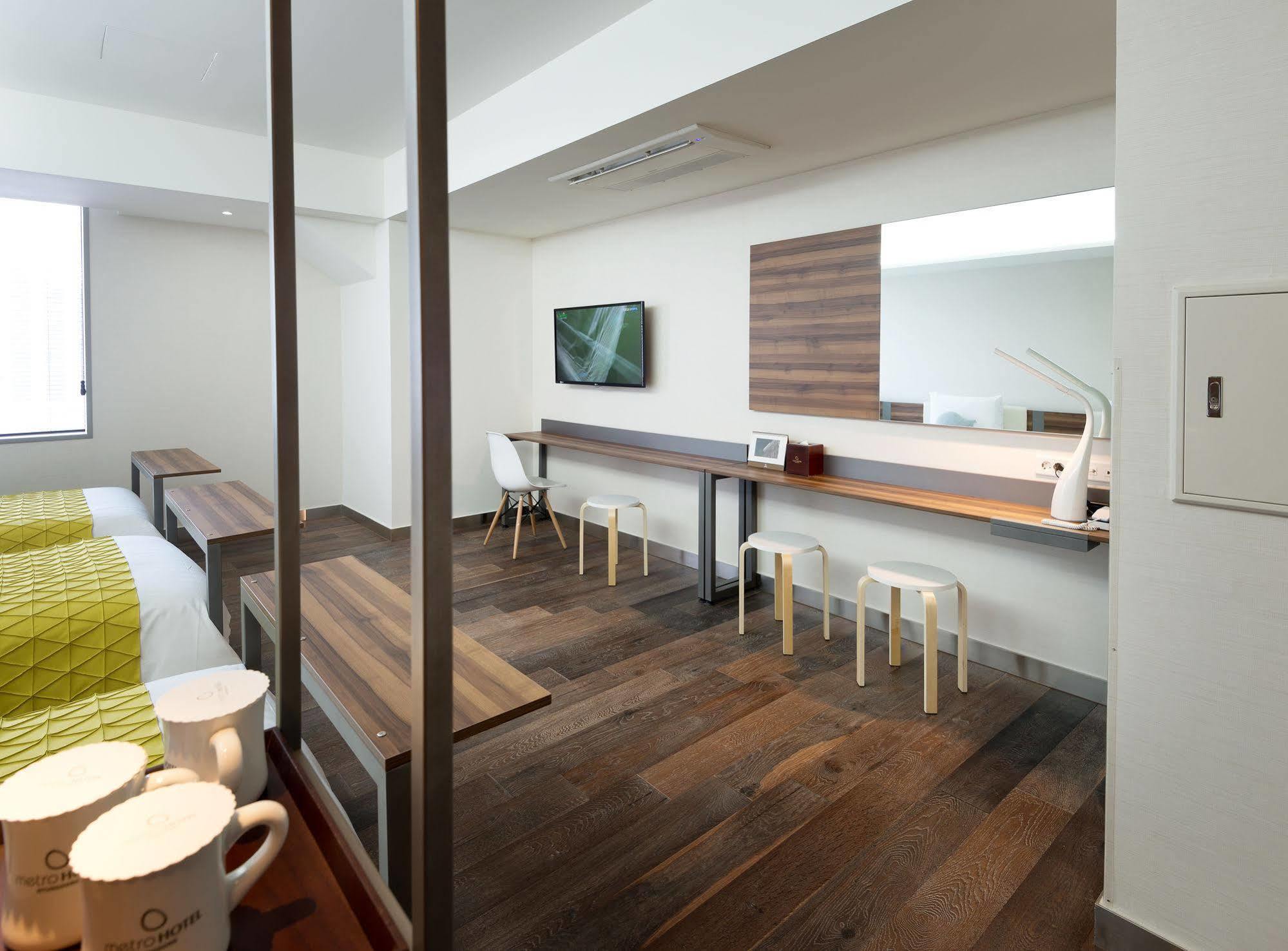 Metro Hotel Myeongdong Seoul Bagian luar foto