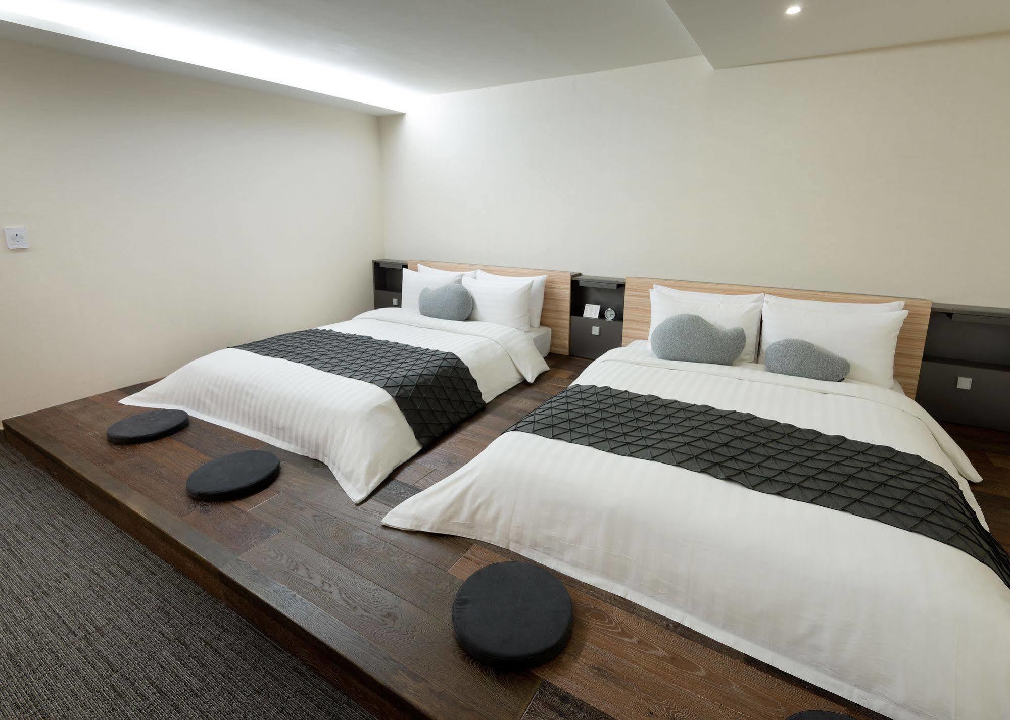 Metro Hotel Myeongdong Seoul Bagian luar foto