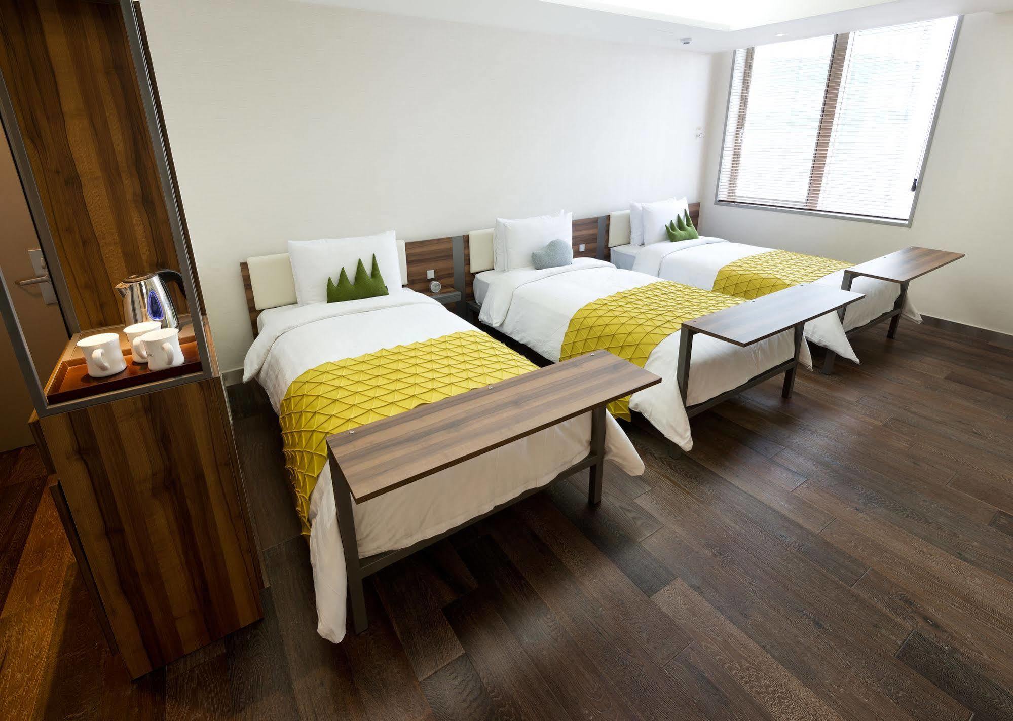Metro Hotel Myeongdong Seoul Bagian luar foto